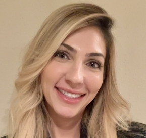 Lisa Avakian Headshot
